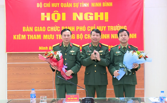 Hội nghị b&agrave;n giao chức danh Ph&oacute; Chỉ huy trưởng, Tham mưu trưởng Bộ CHQS tỉnh