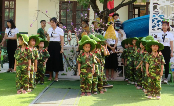 Chương tr&igrave;nh Gameshow cuối tuần &ldquo;Vui c&ugrave;ng chiến sỹ -Gi&aacute;ng sinh an l&agrave;nh v&agrave; ch&agrave;o năm mới 2024&rdquo; tại Trường mầm non Ninh V&acirc;n