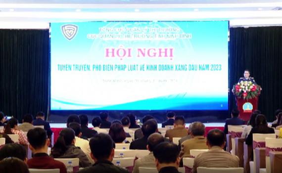 Hội nghị tuy&ecirc;n truyền, phổ biến ph&aacute;p luật trong kinh doanh xăng dầu