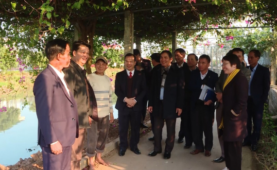Đo&agrave;n c&ocirc;ng t&aacute;c li&ecirc;n ng&agrave;nh Trung ương khảo s&aacute;t thực tế x&acirc;y dựng huyện n&ocirc;ng th&ocirc;n mới n&acirc;ng cao ở Y&ecirc;n Kh&aacute;nh