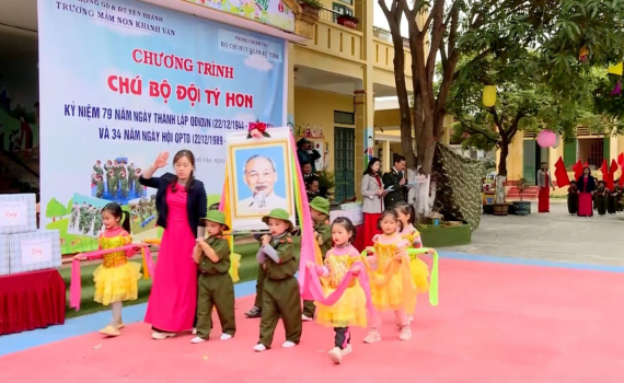Chương tr&igrave;nh "Ch&uacute; bộ đội t&yacute; hon" tại Trường Mầm non Kh&aacute;nh V&acirc;n