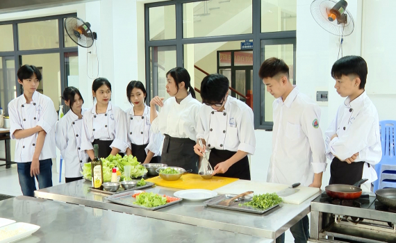 N&acirc;ng cao sức cạnh tranh từ cải thiện chỉ số đ&agrave;o tạo lao động