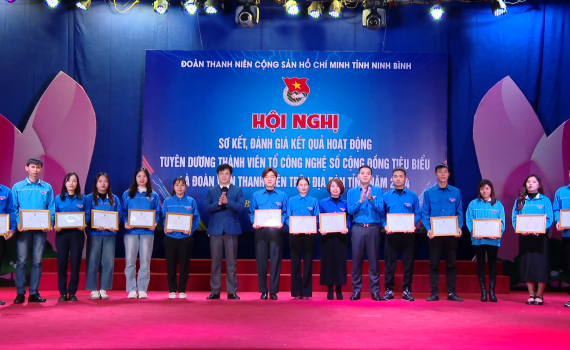 Tỉnh đo&agrave;n tuy&ecirc;n dương th&agrave;nh vi&ecirc;n Tổ c&ocirc;ng nghệ số cộng đồng 