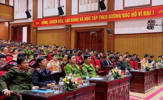 C&ocirc;ng an tỉnh phổ biến, qu&aacute;n triệt Lu&acirc;̣t Tr&acirc;̣t tự, an toàn giao th&ocirc;ng đường b&ocirc;̣