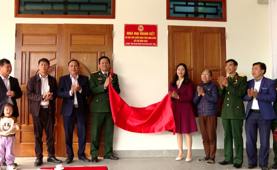 Kh&aacute;nh th&agrave;nh v&agrave; b&agrave;n giao nh&agrave; đại đo&agrave;n kết tại x&atilde; Kh&aacute;nh Ti&ecirc;n