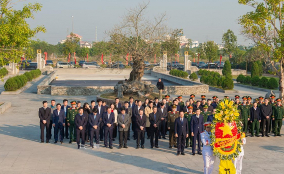 D&acirc;ng hương nh&acirc;n kỷ niệm 80 năm ng&agrave;y th&agrave;nh lập Qu&acirc;n đội nh&acirc;n d&acirc;n Việt Nam