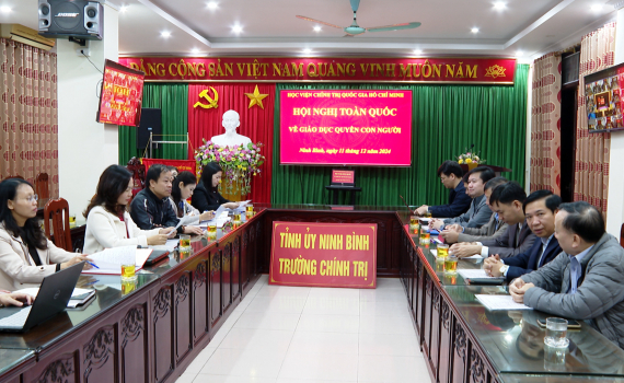 Hội nghị to&agrave;n quốc về gi&aacute;o dục quyền con người