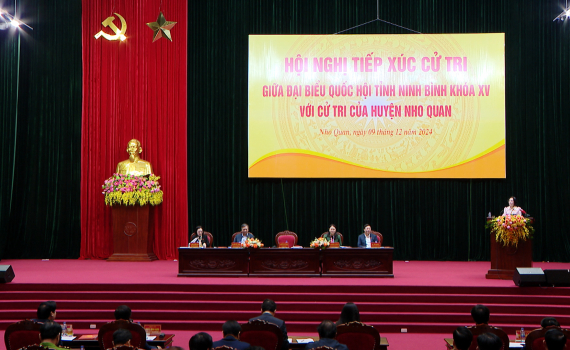 Đo&agrave;n đại biểu Quốc hội tỉnh tiếp x&uacute;c cử tri huyện Nho Quan 