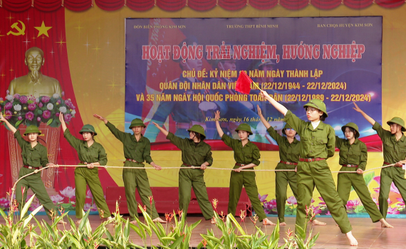  Gi&aacute;o dục truyền thống Qu&acirc;n đội nh&acirc;n d&acirc;n Việt Nam cho học sinh Trường THPT B&igrave;nh Minh
