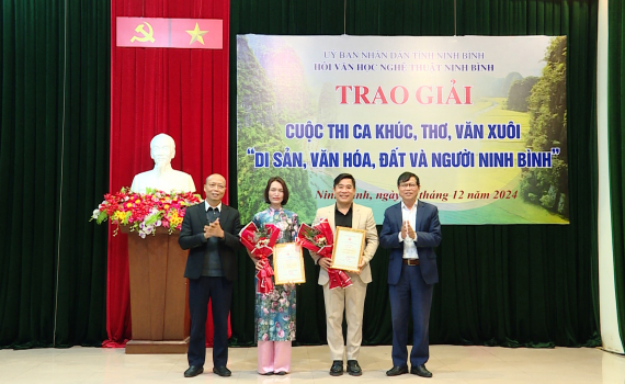 Trao giải Cuộc thi ca kh&uacute;c, thơ, văn xu&ocirc;i &ldquo;Di sản, văn h&oacute;a, đất v&agrave; người Ninh B&igrave;nh&rdquo; 