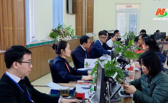 Người d&acirc;n đổ x&ocirc; đi đổi giấy ph&eacute;p l&aacute;i xe do hiểu sai th&ocirc;ng tin