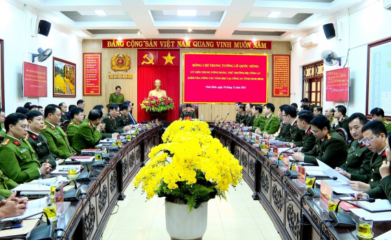 Đồng ch&iacute; Thứ trưởng Bộ C&ocirc;ng an l&agrave;m việc tại C&ocirc;ng an tỉnh Ninh B&igrave;nh