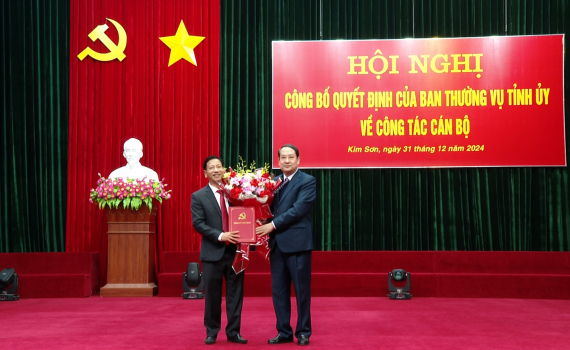 C&ocirc;ng bố Quyết định của Ban Thường vụ Tỉnh ủy về c&ocirc;ng t&aacute;c c&aacute;n bộ