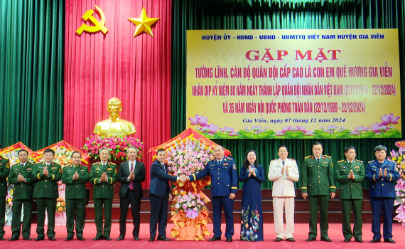 Gia Viễn gặp mặt nh&acirc;n kỷ niệm 80 năm Ng&agrave;y th&agrave;nh lập Qu&acirc;n đội nh&acirc;n d&acirc;n Việt Nam