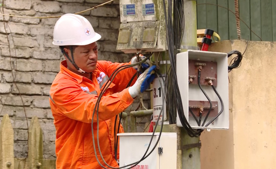 Điện lực Ninh B&igrave;nh đảm bảo cung cấp điện cuối năm