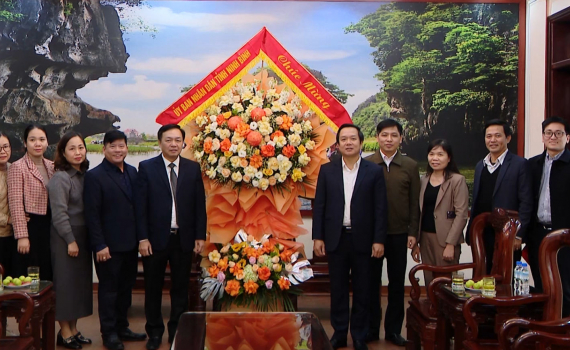 L&atilde;nh đạo UBND tỉnh thăm, động vi&ecirc;n c&aacute;c đơn vị Khối T&agrave;i ch&iacute;nh ng&agrave;y cuối năm