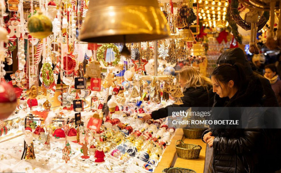 Thế giới rộn r&agrave;ng chờ đ&oacute;n Gi&aacute;ng sinh 2025