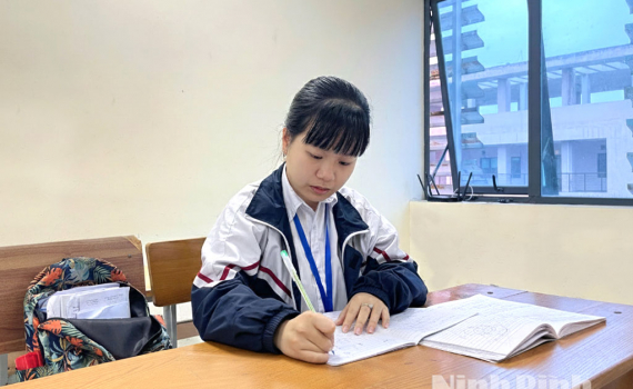 Gặp gỡ nữ sinh mang niềm tự h&agrave;o của học sinh Ninh B&igrave;nh tới Đại hội Thi đua y&ecirc;u nước to&agrave;n quốc