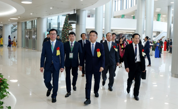 Ph&oacute; Thủ tướng L&ecirc; Th&agrave;nh Long dự kh&aacute;nh th&agrave;nh c&ocirc;ng tr&igrave;nh x&acirc;y dựng Bệnh viện Bạch Mai v&agrave; Việt Đức cơ sở 2