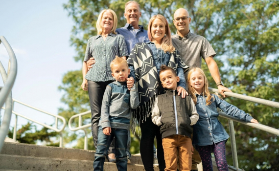 Xu hướng người trưởng th&agrave;nh muốn sống c&ugrave;ng bố mẹ ở Anh