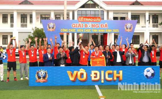 Bế mạc Giải B&oacute;ng đ&aacute; c&ocirc;ng chức, vi&ecirc;n chức tỉnh Ninh B&igrave;nh năm 2025