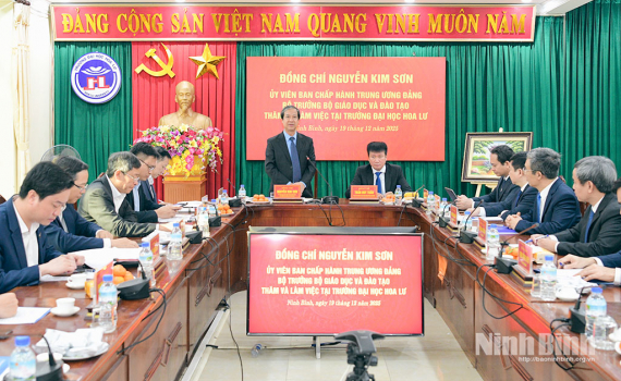 Bộ trưởng Bộ Gi&aacute;o dục v&agrave; Đ&agrave;o tạo thăm, l&agrave;m việc với Trường Đại học Hoa Lư