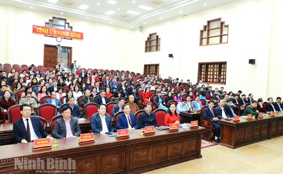 Tổng kết v&agrave; trao giải cho c&aacute;c tập thể, c&aacute; nh&acirc;n đạt giải Cuộc thi trực tuyến &ldquo;T&igrave;m hiểu về Đại hội đại biểu Đảng bộ tỉnh Ninh B&igrave;nh lần thứ I, nhiệm kỳ 2025-2030&rsquo;&rsquo;