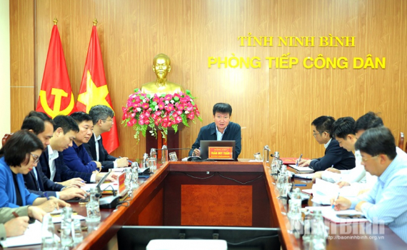 Đồng ch&iacute; Chủ tịch UBND tỉnh Trần Huy Tuấn tiếp c&ocirc;ng d&acirc;n định kỳ th&aacute;ng 12/2025