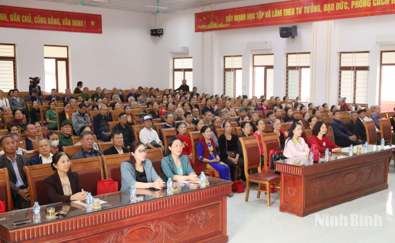 Gần 300 người cao tuổi phường T&acirc;y Hoa Lư được phổ biến kiến thức về chăm s&oacute;c sức khỏe