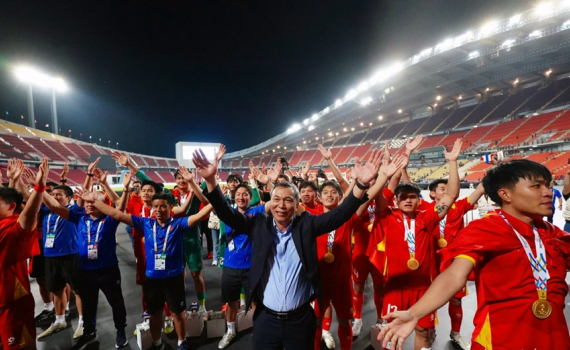 Năm 2025: Dấu mốc th&agrave;nh c&ocirc;ng của b&oacute;ng đ&aacute; Việt Nam tr&ecirc;n h&agrave;nh tr&igrave;nh ph&aacute;t triển bền vững