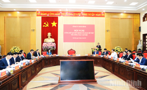 C&ocirc;ng bố c&aacute;c Quyết định của Ban B&iacute; thư về c&ocirc;ng t&aacute;c c&aacute;n bộ