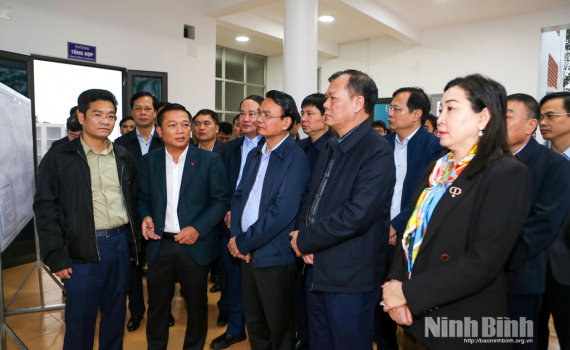 Đồng chí Bí thư Tỉnh ủy Đặng Xuân Phong khảo sát định hướng phát triển khu vực sông Hồng; hai bên sông Đào và kiểm tra một số dự án trên địa bàn