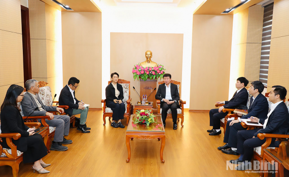 Đồng ch&iacute; Chủ tịch UBND tỉnh Trần Huy Tuấn tiếp x&atilde; giao l&atilde;nh đạo Tập đo&agrave;n Amata (Th&aacute;i Lan)