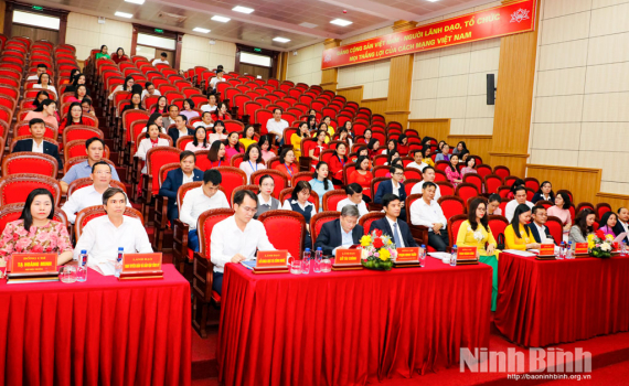 Hội thảo khoa học "Kinh nghiệm x&acirc;y dựng trường ch&iacute;nh trị đạt chuẩn mức 1 v&agrave; định hướng x&acirc;y dựng đạt chuẩn mức 2 ở khu vực Đồng bằng s&ocirc;ng Hồng&rsquo;&rsquo;