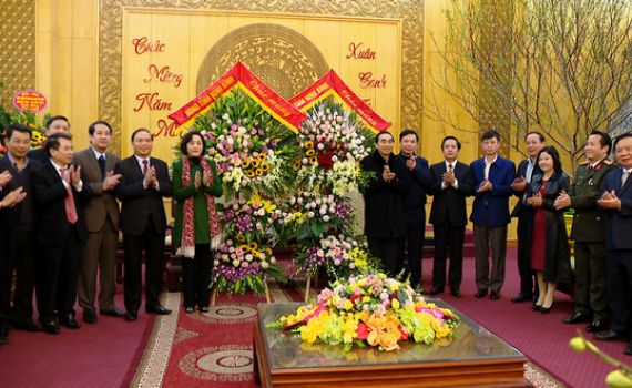 C&aacute;c đo&agrave;n đại biểu ch&uacute;c mừng Tỉnh ủy nh&acirc;n Kỷ niệm 90 năm ng&agrave;y th&agrave;nh lập Đảng Cộng sản Việt Nam