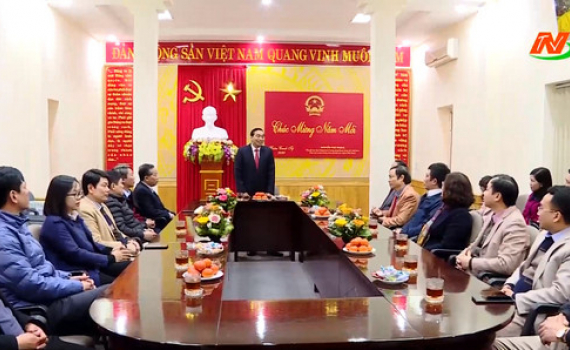 Đồng ch&iacute; Chủ tịch UBND tỉnh ch&uacute;c tết Đ&agrave;i Ph&aacute;t thanh v&agrave; Truyền h&igrave;nh Ninh B&igrave;nh