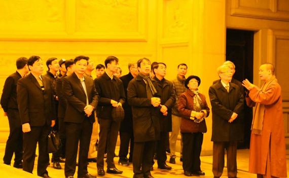 Nguy&ecirc;n Chủ tịch nước Trần Đức Lương thăm ch&ugrave;a B&aacute;i Đ&iacute;nh