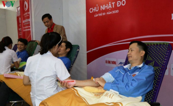 Nhiều người đi hiến m&aacute;u trong dịp nghỉ Tết nguy&ecirc;n đ&aacute;n