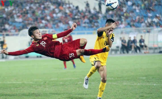Quang Hải, Văn Hậu v&agrave;o top 5 Quả b&oacute;ng v&agrave;ng Việt Nam 2019