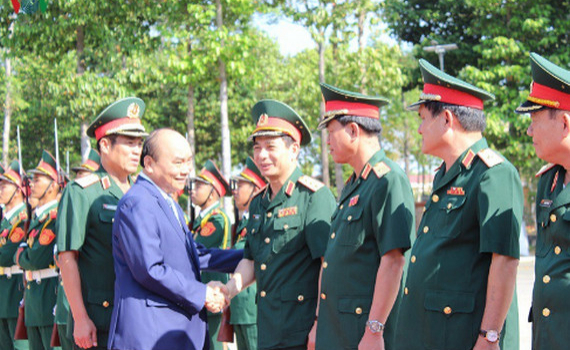 Thủ tướng Nguyễn Xu&acirc;n Ph&uacute;c thăm, ch&uacute;c Tết Qu&acirc;n khu 9