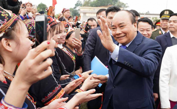 Thủ tướng trao Quyết định đạt chuẩn n&ocirc;ng th&ocirc;n mới cho huyện Trấn Y&ecirc;n