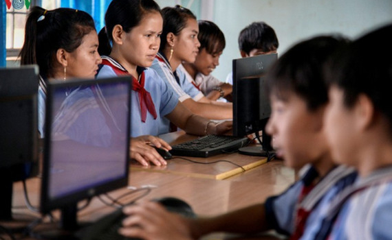 X&acirc;m hại trẻ em tr&ecirc;n m&ocirc;i trường mạng: Mối nguy hiểm thường trực