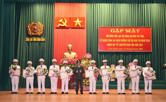 Gặp mặt C&ocirc;ng an hưu tr&iacute; tỉnh Ninh B&igrave;nh
