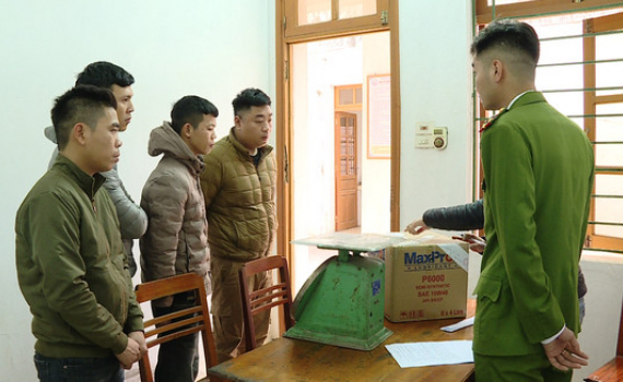 Ninh B&igrave;nh: Tạm giữ đối tượng đốt ph&aacute;o nổ tr&aacute;i ph&eacute;p