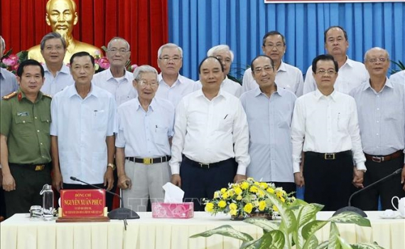 Chủ tịch nước Nguyễn Xu&acirc;n Ph&uacute;c gặp mặt, ch&uacute;c Tết c&aacute;c đồng ch&iacute; nguy&ecirc;n l&atilde;nh đạo tỉnh An Giang