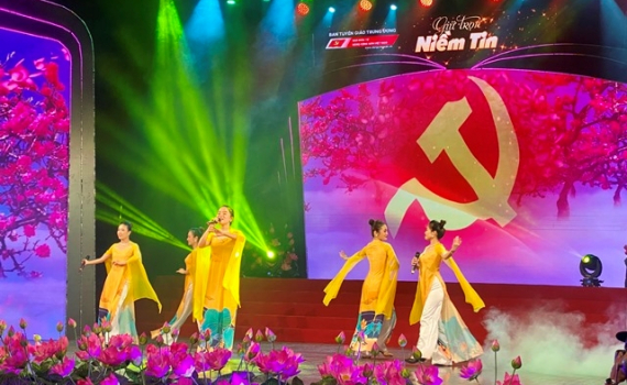 "Giữ trọn niềm tin": T&aacute;i hiện sinh động chặng đường 92 năm vẻ vang của Đảng