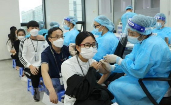 Thủ tướng y&ecirc;u cầu thần tốc ti&ecirc;m vaccine v&agrave; đẩy mạnh thực hiện c&aacute;c biện ph&aacute;p ph&ograve;ng COVID-19