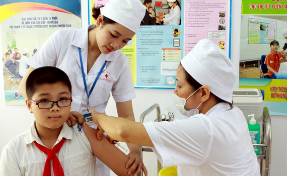Tổ chức khảo s&aacute;t việc ti&ecirc;m vaccine ph&ograve;ng COVID-19 cho trẻ từ 5 tuổi