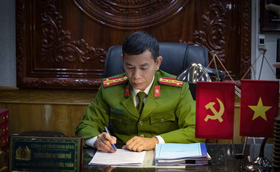 Người l&atilde;nh đạo hết m&igrave;nh v&igrave; b&igrave;nh y&ecirc;n cuộc sống