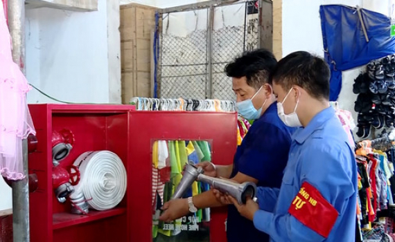 Tăng cường ph&ograve;ng chống ch&aacute;y nổ dịp cuối năm tại chợ Rồng